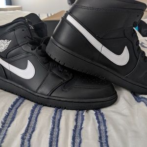 Nike Air Jordan 1 Mid, NWT